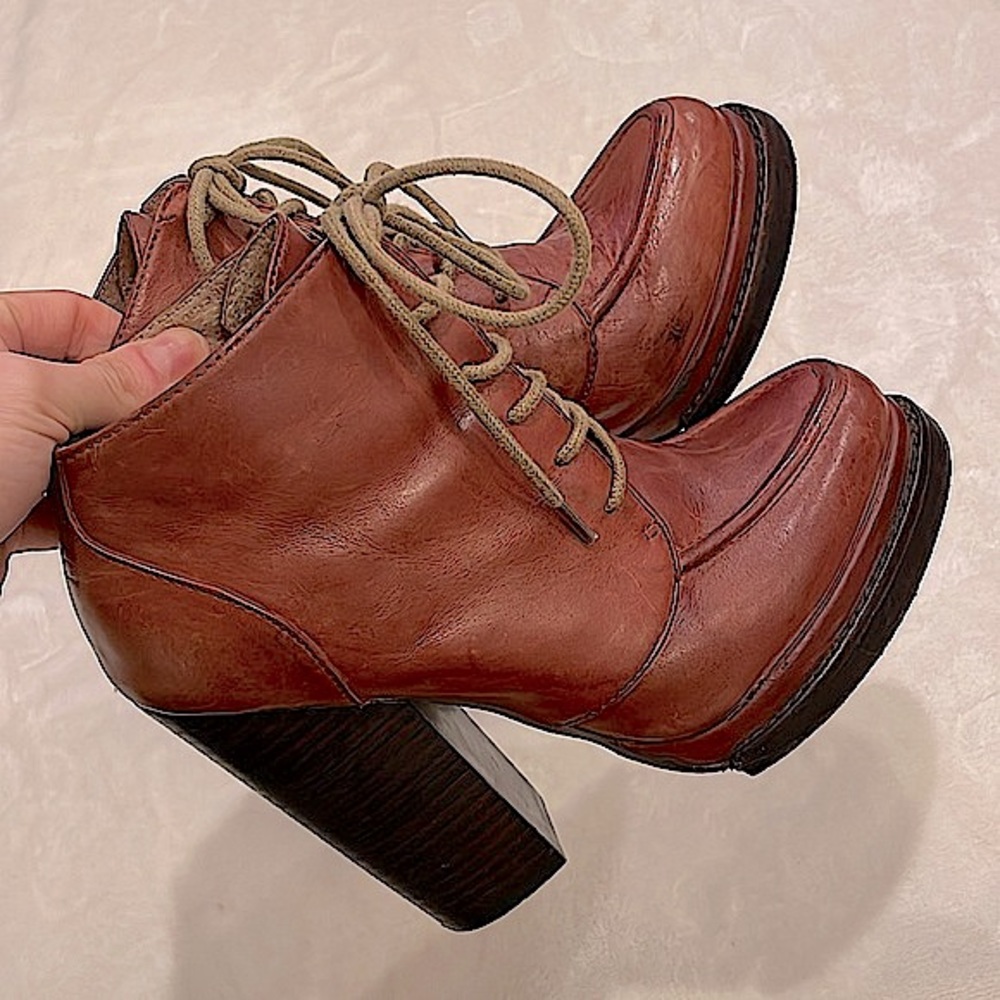 🤎ALDO women 5 leather heeled booties